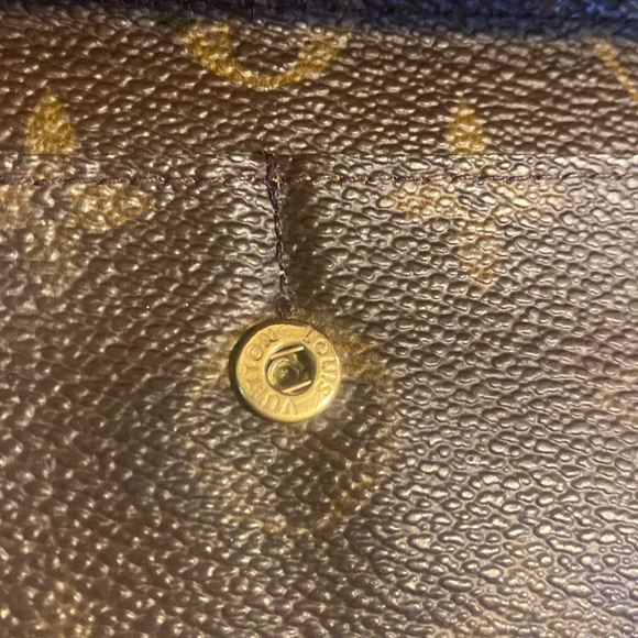 Authentic Vintage LV Sarah Monogram Long Wallet - Picture 11 of 16